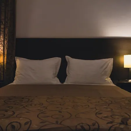 Divan Hotel 3*