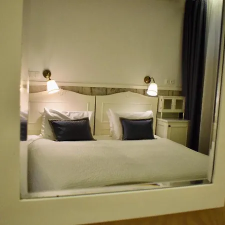 Divan Hotel 3*