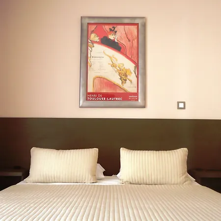 Divan Hotel 3*
