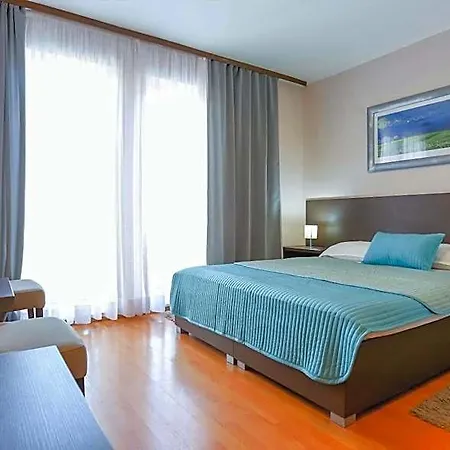 Divan 3*